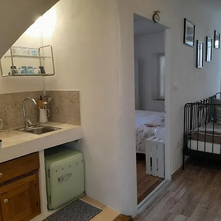 Al Vicolo Del Gallo بيت ضيافة فارالو