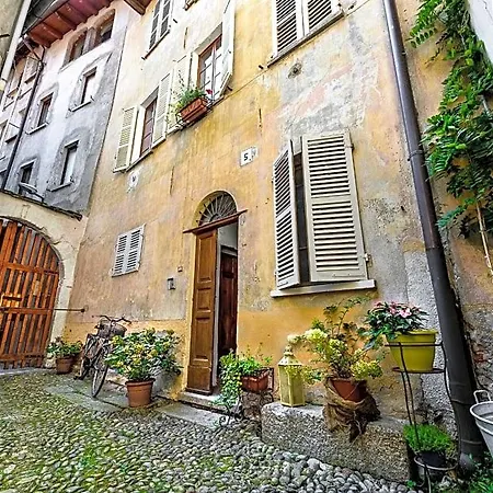 Al Vicolo Del Gallo Affittacamere Varallo