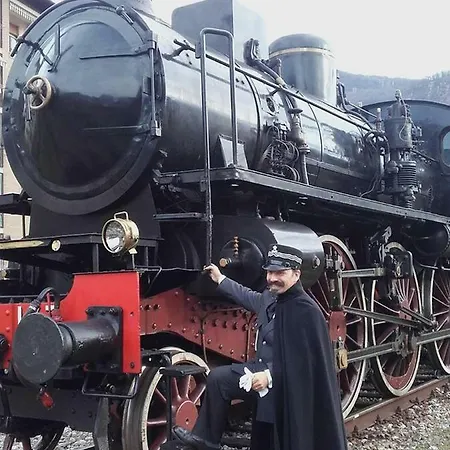 بيت ضيافة Al Vicolo Del Gallo 3*