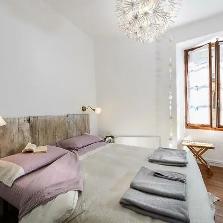 Al Vicolo Del Gallo فارالو