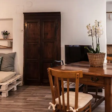 Al Vicolo Del Gallo 3* فارالو