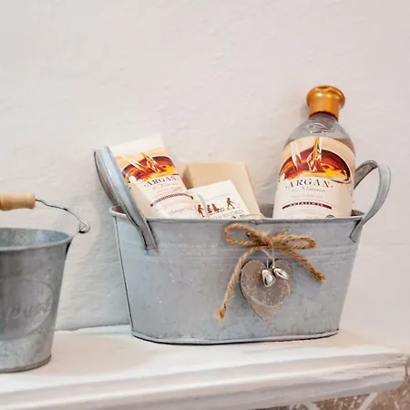 Al Vicolo Del Gallo بيت ضيافة فارالو